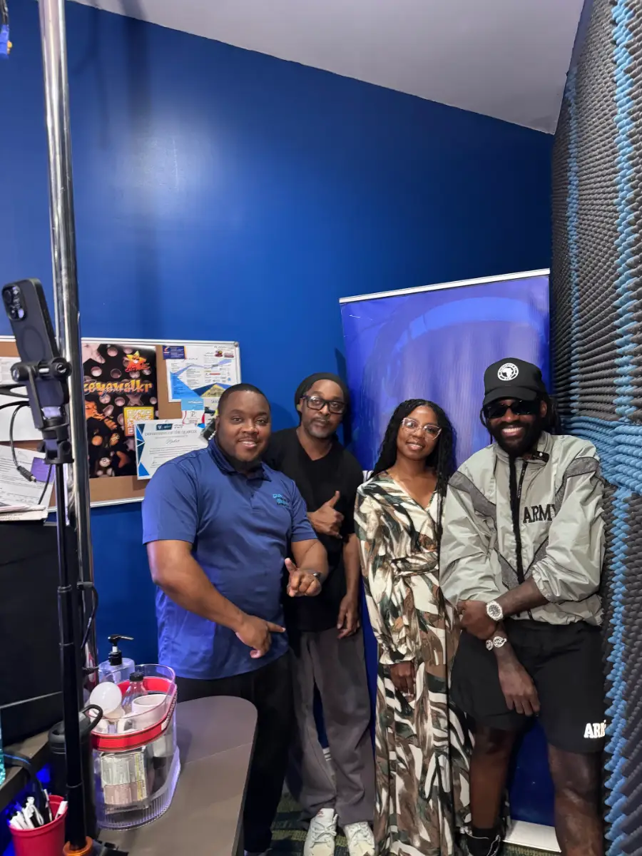 IN STUDIO - TARRUS RILEY — photo 1